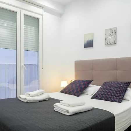With Super Comfortable Beds Apartment *